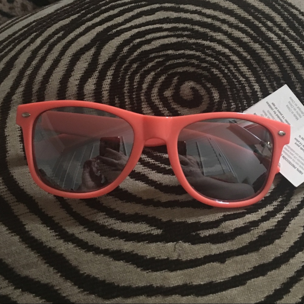 Minicci Coral Thick Rimmed Sunglasses ☀️